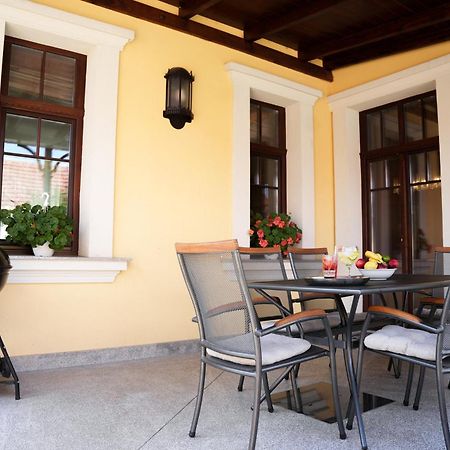 Varkert Deluxe Apartmanhaz ميسكولك المظهر الخارجي الصورة