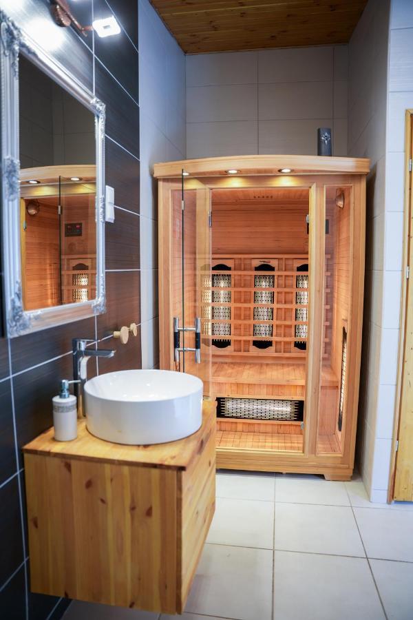 Varkert Deluxe Apartmanhaz ميسكولك المظهر الخارجي الصورة