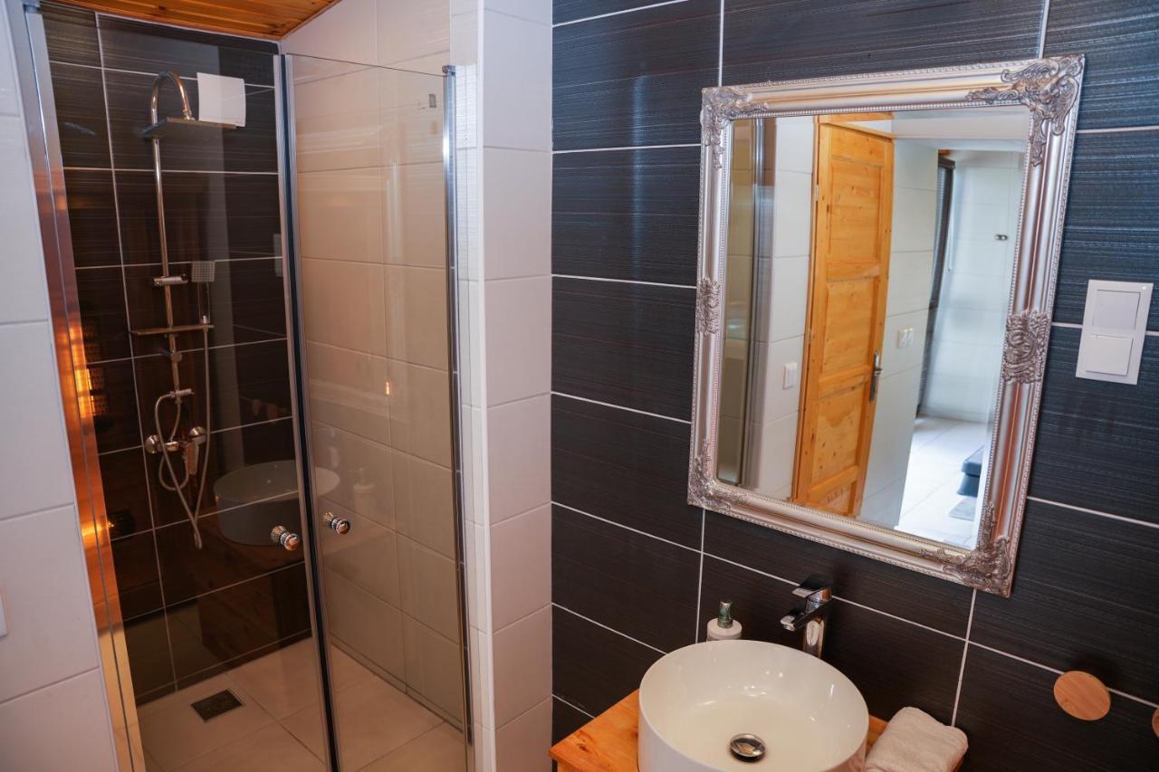 Varkert Deluxe Apartmanhaz ميسكولك المظهر الخارجي الصورة