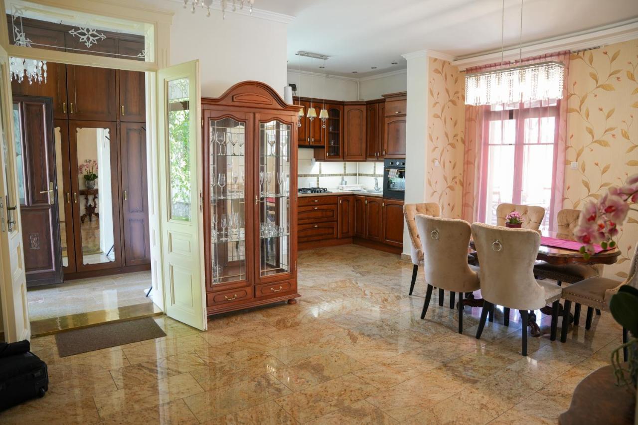Varkert Deluxe Apartmanhaz ميسكولك المظهر الخارجي الصورة