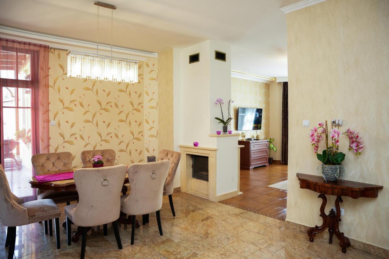 Varkert Deluxe Apartmanhaz ميسكولك المظهر الخارجي الصورة