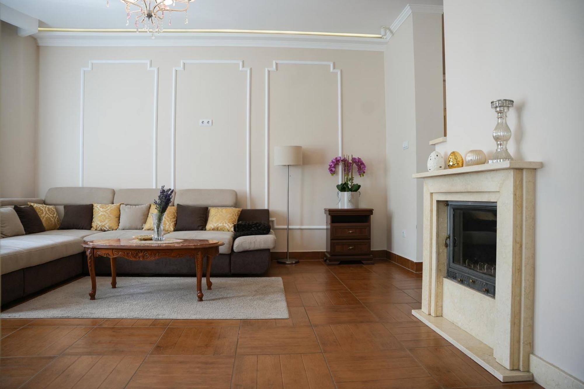 Varkert Deluxe Apartmanhaz ميسكولك المظهر الخارجي الصورة