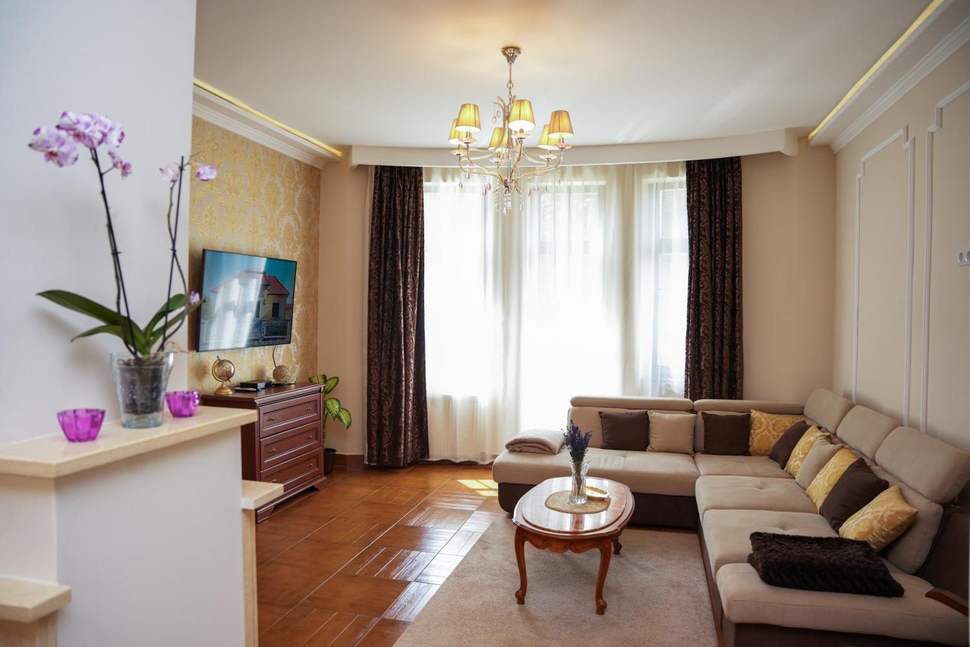 Varkert Deluxe Apartmanhaz ميسكولك المظهر الخارجي الصورة