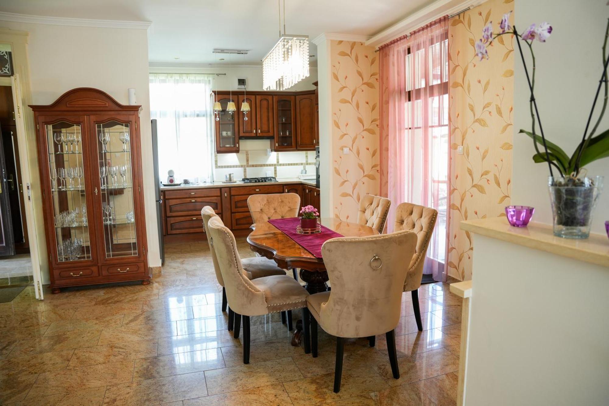 Varkert Deluxe Apartmanhaz ميسكولك المظهر الخارجي الصورة