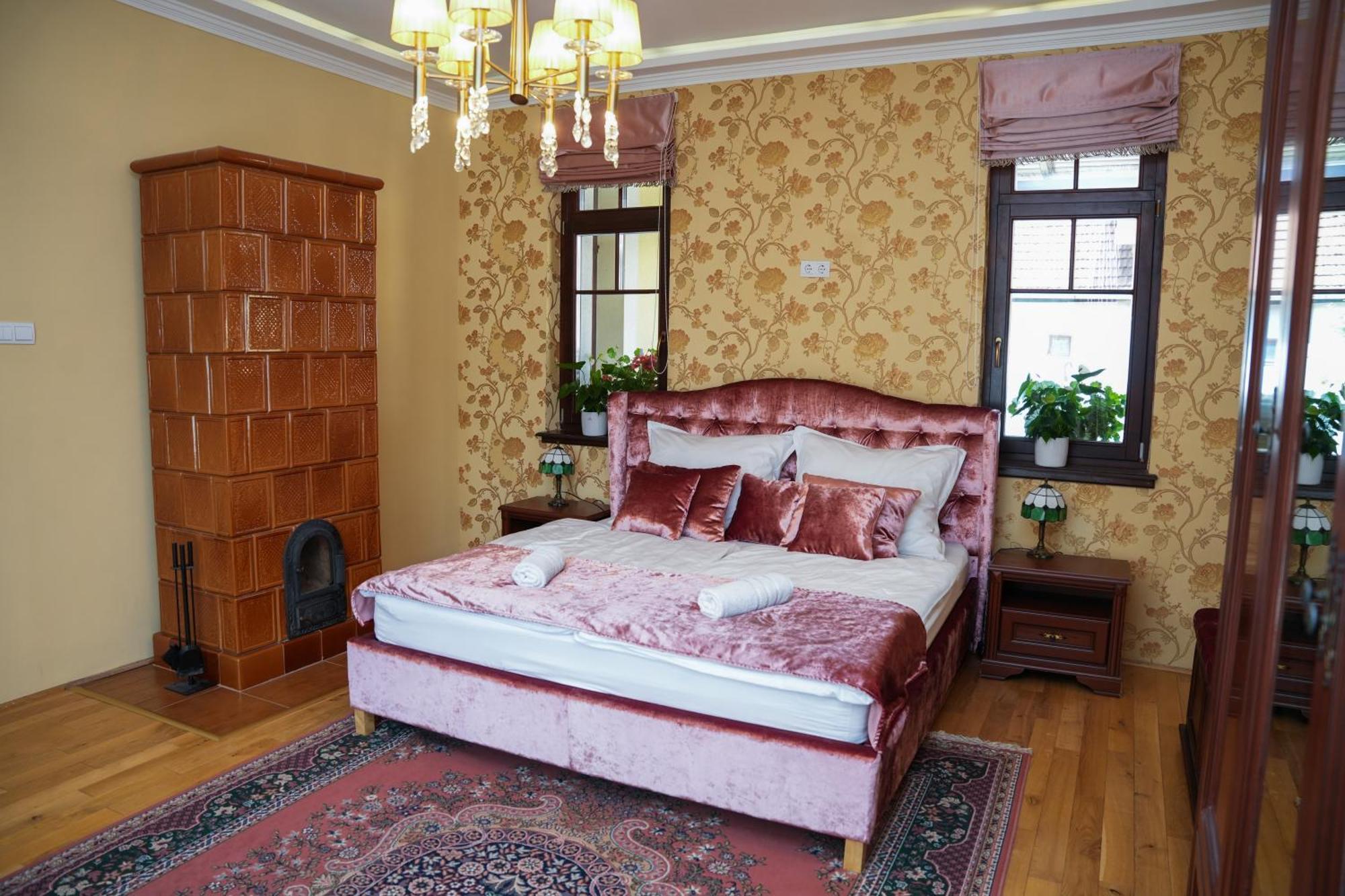 Varkert Deluxe Apartmanhaz ميسكولك المظهر الخارجي الصورة