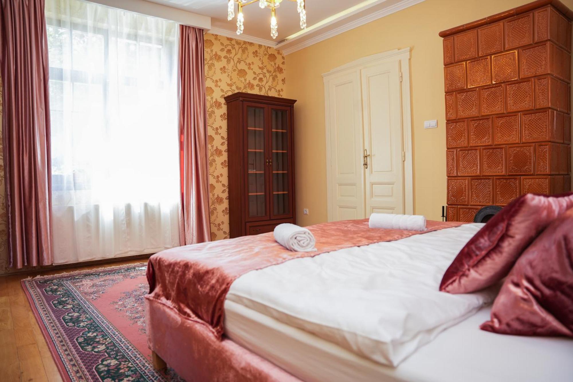 Varkert Deluxe Apartmanhaz ميسكولك المظهر الخارجي الصورة