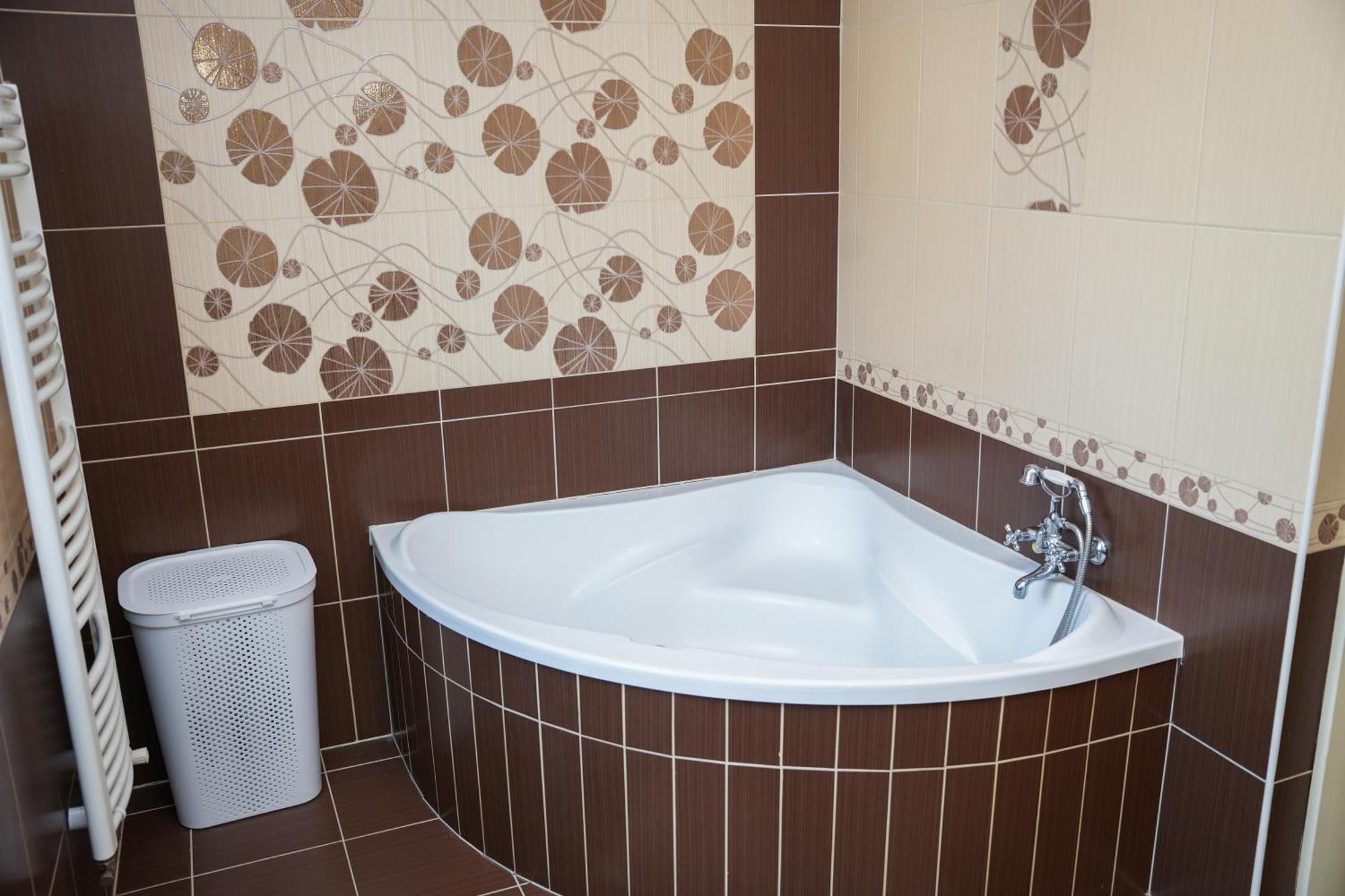 Varkert Deluxe Apartmanhaz ميسكولك المظهر الخارجي الصورة